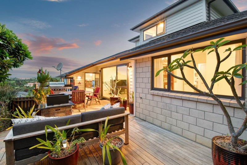 Spacious & Elevated, Family Home with Views64592424649730113