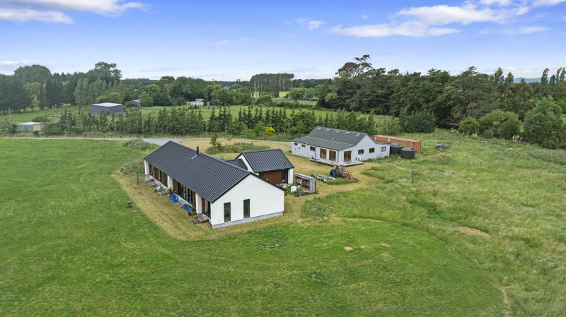 Scale, modern comfort, outstanding location64592617148291111