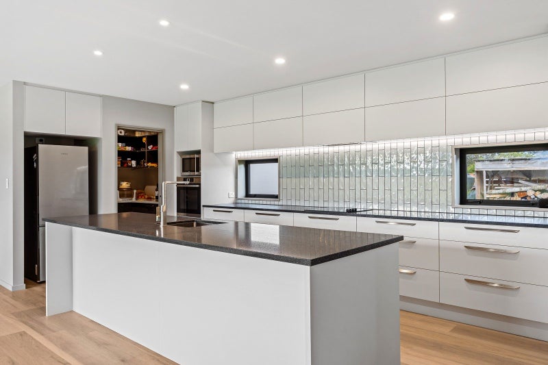 Scale, modern comfort, outstanding location64592617148291114