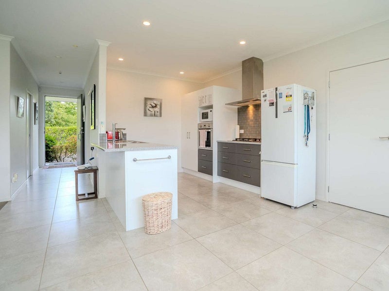 EASY LIVING, SUPER CONVIENT LOCATION64592521128066111