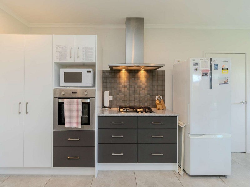 EASY LIVING, SUPER CONVIENT LOCATION64592521128066112