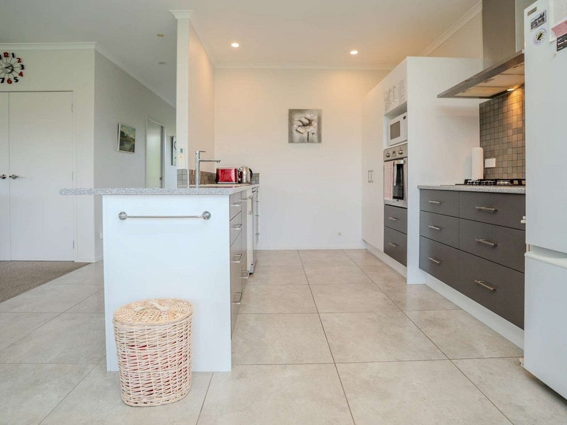 EASY LIVING, SUPER CONVIENT LOCATION64592521128066113