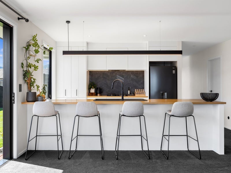 Modern and Bright, an Effortless Choice64592617065475111