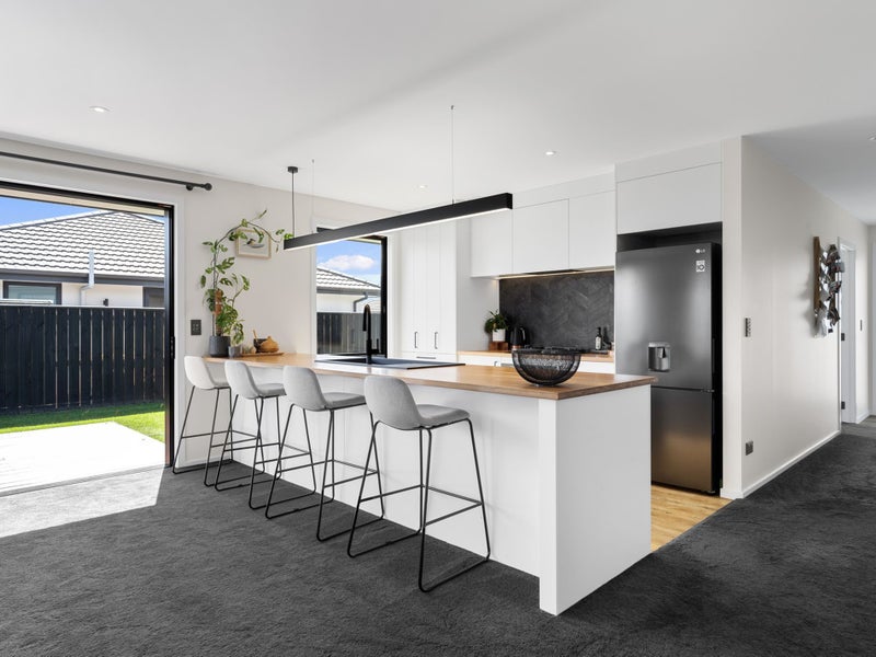 Modern and Bright, an Effortless Choice64592617065475114