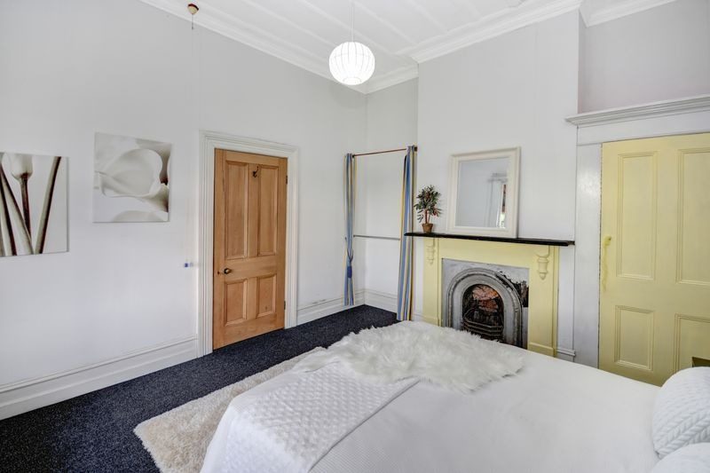 Caversham, 3 bedrooms64592918821378112