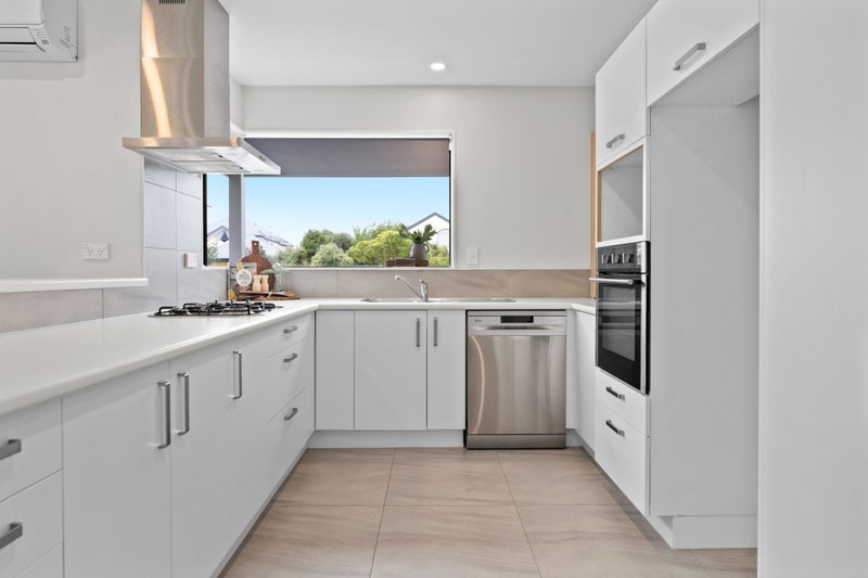 Generous Family Space with Triple Garaging64593111334915111