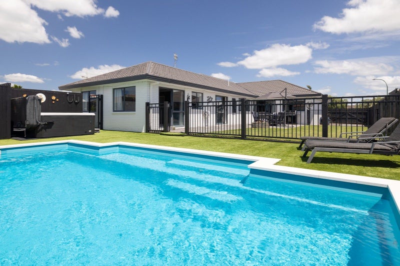 Sun, Space and an Extended Family Retreat64593111387139110