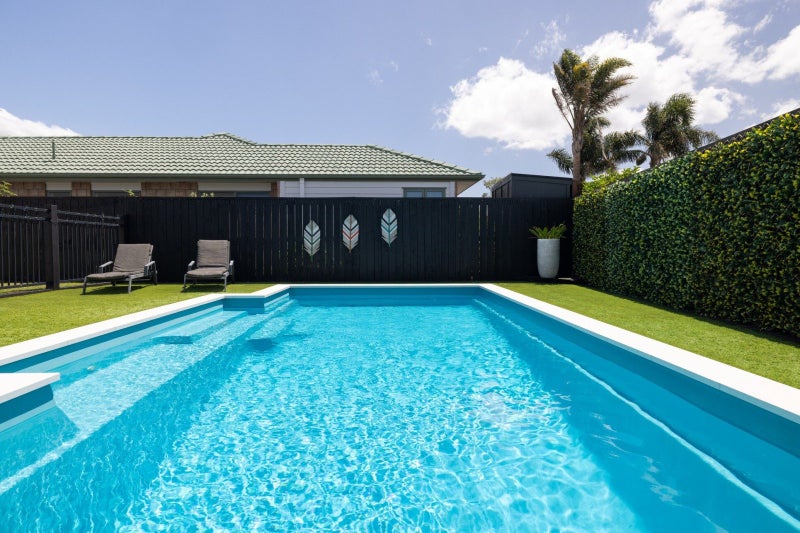 Sun, Space and an Extended Family Retreat64593111387139113