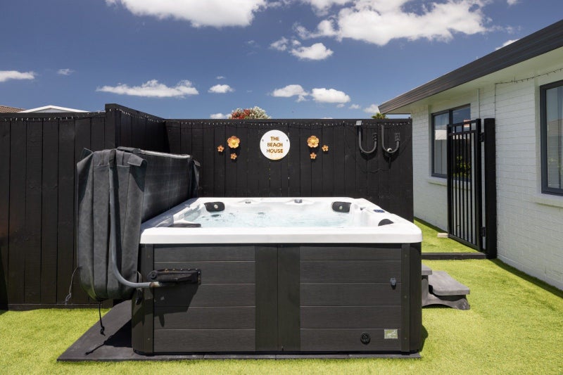 Sun, Space and an Extended Family Retreat64593111387139114