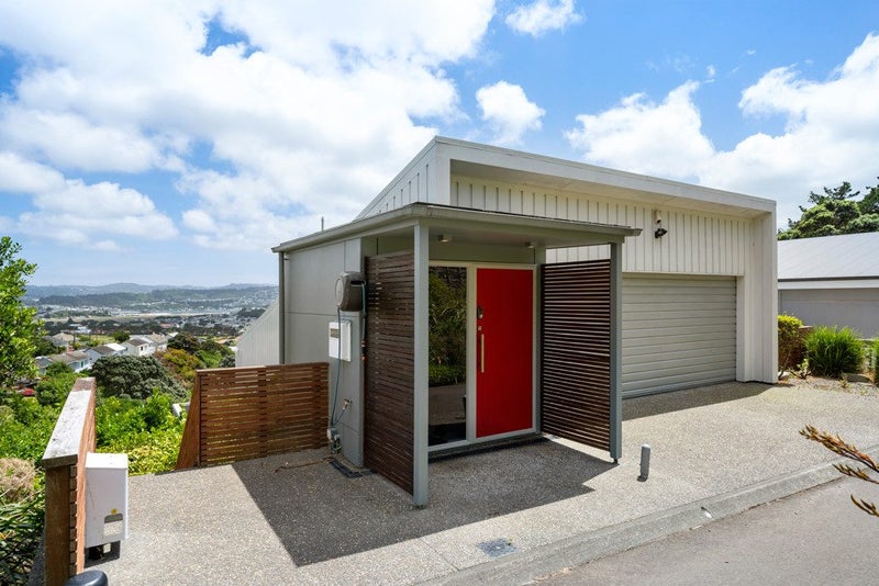 Sun-soaked retreat64593111435521110