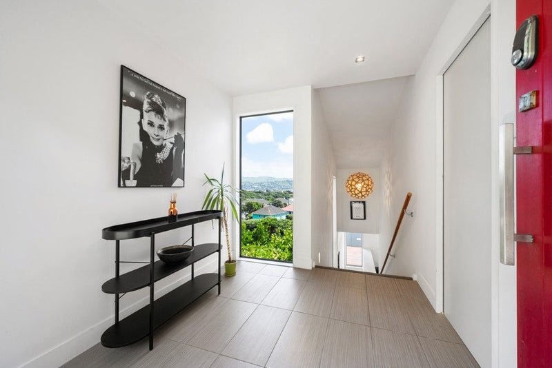 Sun-soaked retreat64593111435521111