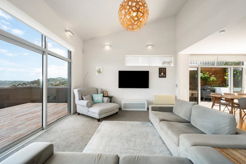 Sun-soaked retreat64593111435521112