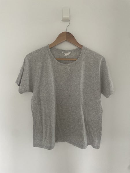 Max t-shirt size medium Carousel 1