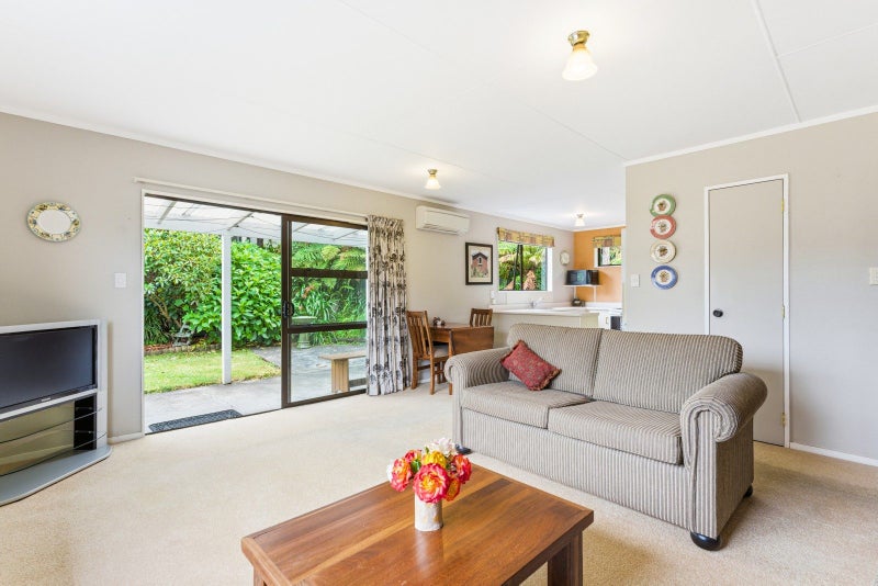 A gem awaits you in Parkes Avenue64593207931649114