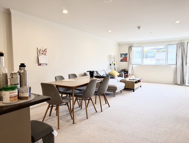 Newmarket, 3 bedrooms64593415503745110