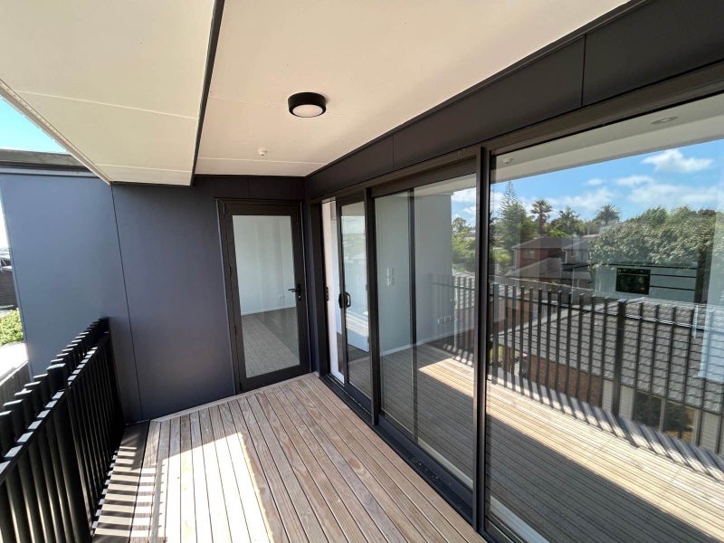 Te Atatu South, 2 bedrooms64593318054914110