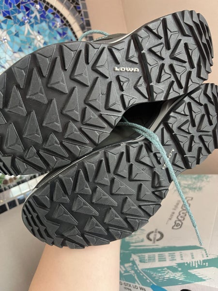 LOWA Locarno GTX Womens size 9.564593440312194114