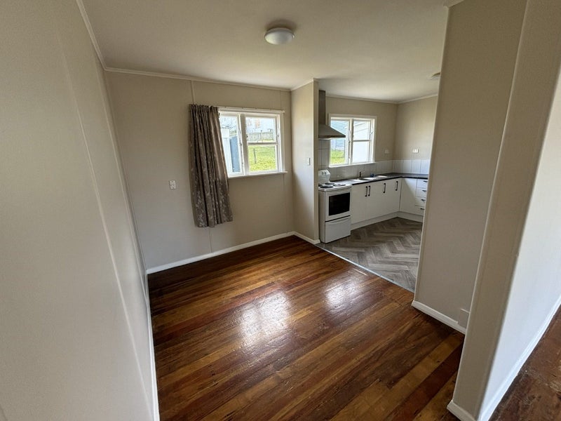 Cannons Creek, 3 bedrooms64593514022786113