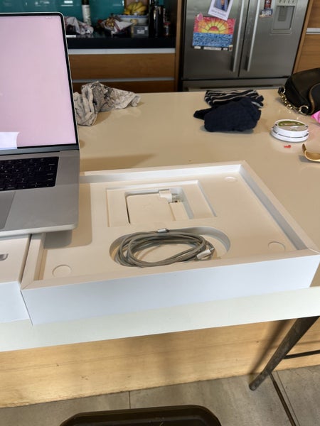 16 inch Macbook Pro 16GB Memory 1TB SSD64593648871427114