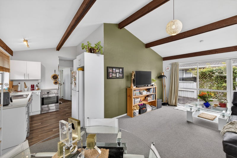 Stroll to the beach!64594216066946111