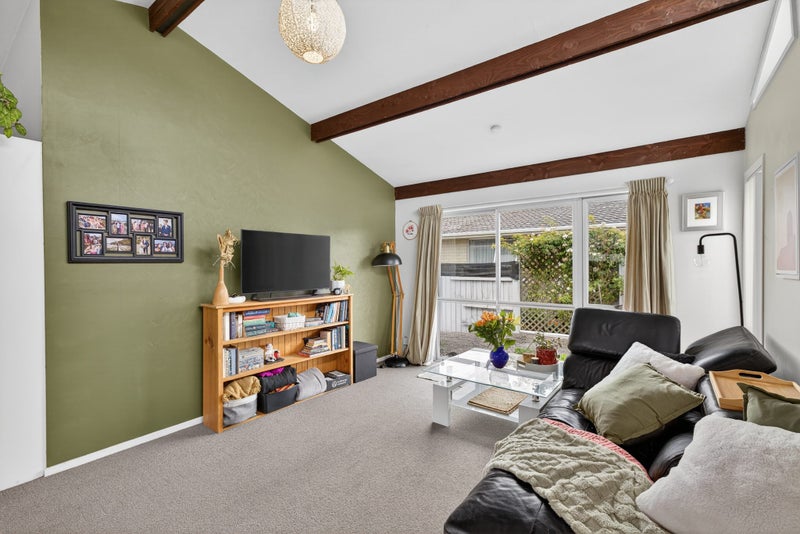 Stroll to the beach!64594216066946112