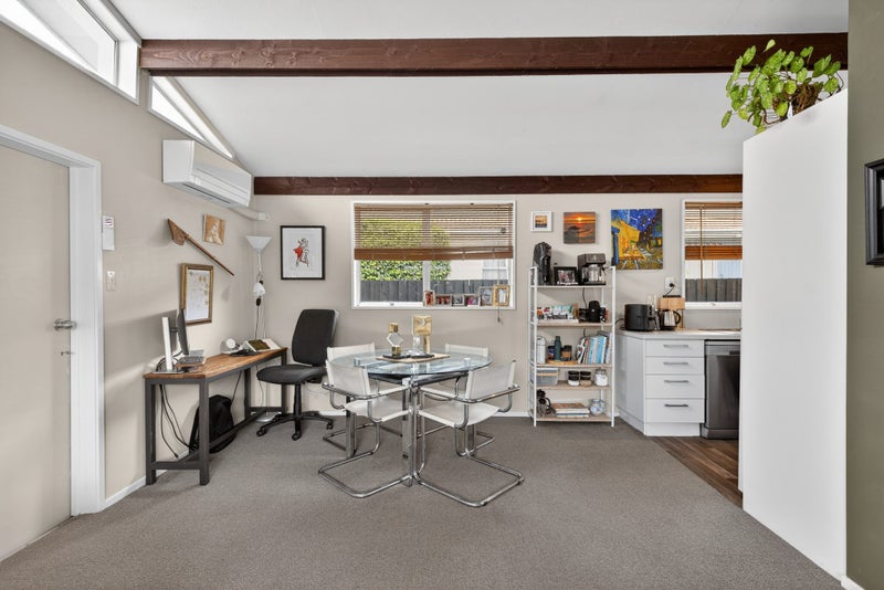 Stroll to the beach!64594216066946114