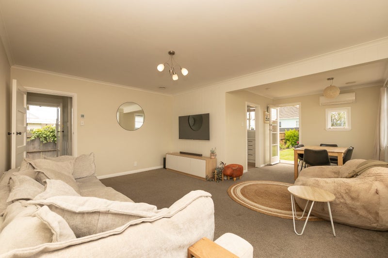 Bright. Bold. Effortlessly You.64593917420162112