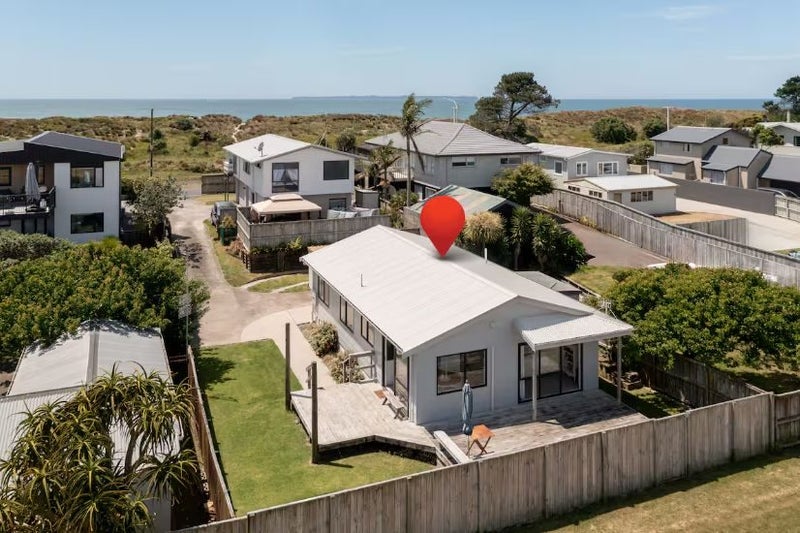 Papamoa Beach, 3 bedrooms64594015581185110