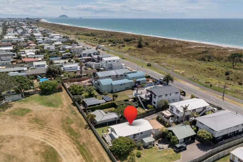 Papamoa Beach, 3 bedrooms64594015581185111