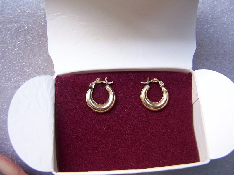 Gold Earrings 9k Carousel 1