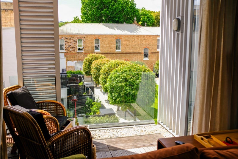 Secure, stylish city-side sanctuary64594015685121112