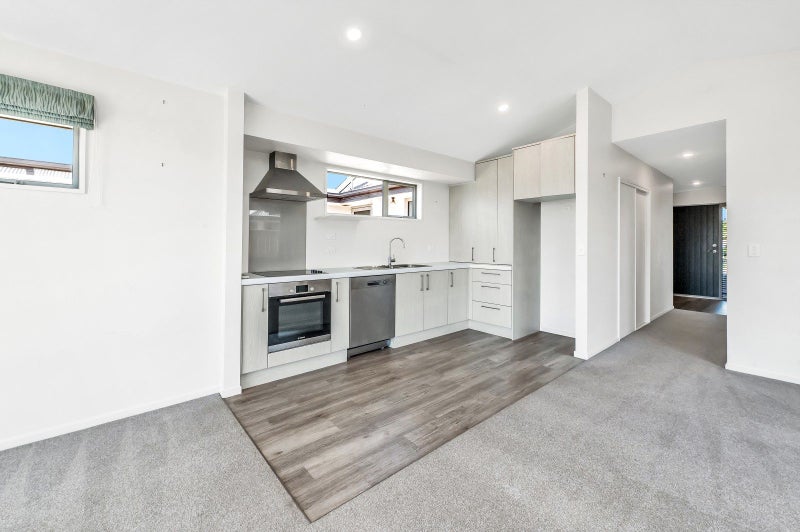 Modern and Easy-care Living!64594124326145114