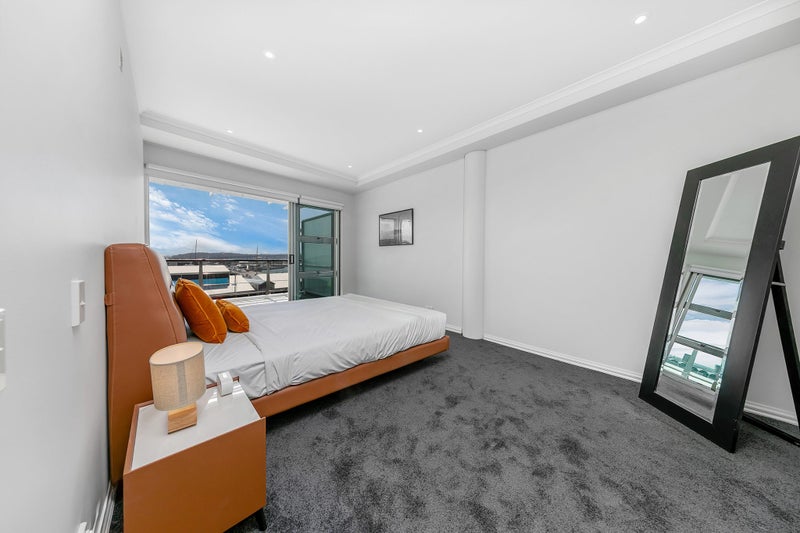 Spectacular Waterfront Views64594124365187114