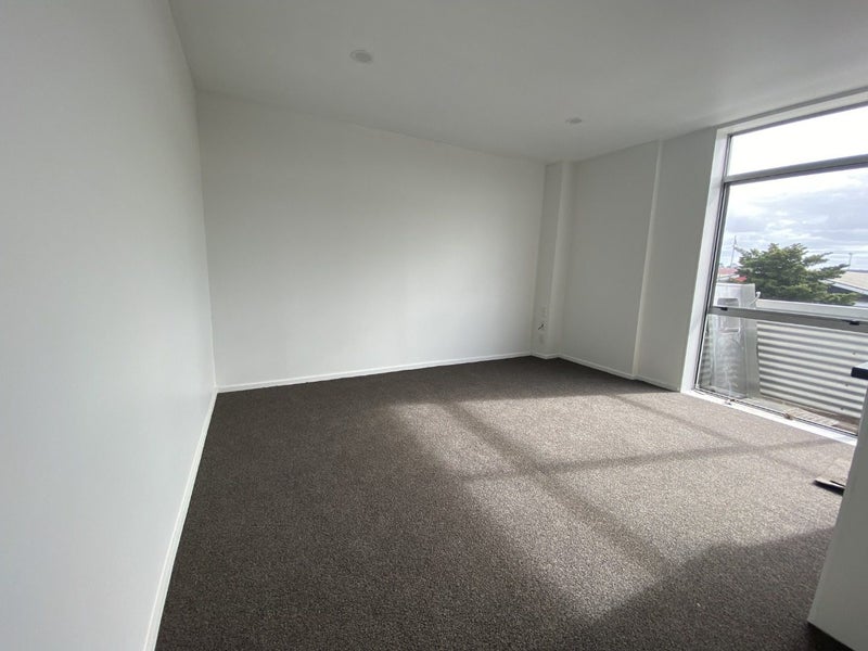 Otahuhu, 2 bedrooms64594311615489111
