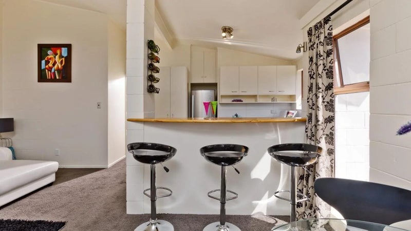 Hillcrest, 2 bedrooms64594410273025112