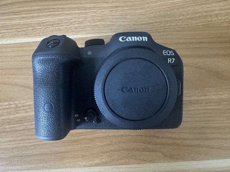 Canon EOS R7 (Body Only) - Basically New + Receipt64594434803201110