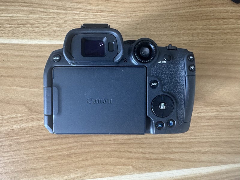 Canon EOS R7 (Body Only) - Basically New + Receipt64594434803201111