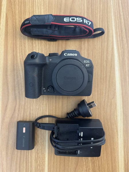Canon EOS R7 (Body Only) - Basically New + Receipt64594434803201112
