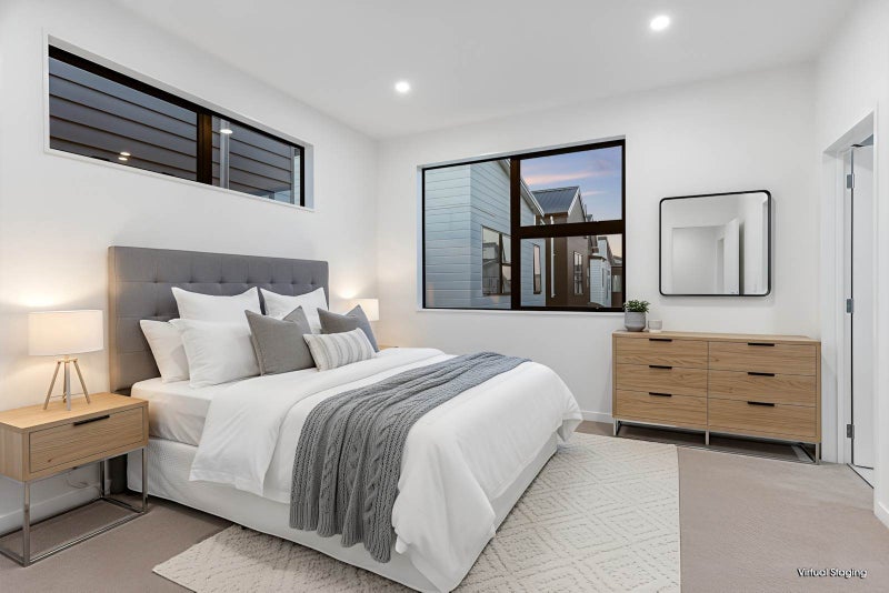 Brand New Luxury Home with Serene Green Views64594606757762114