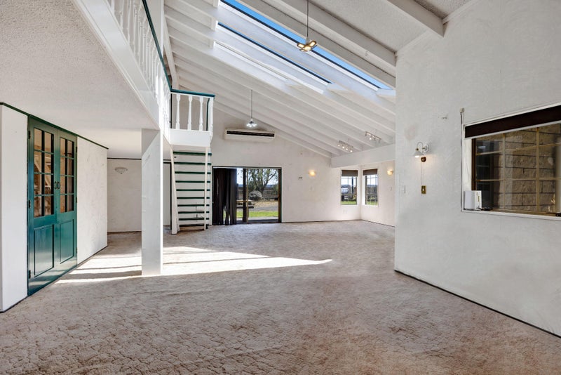 SHED-TASTIC + LOCATION!64615613136515113