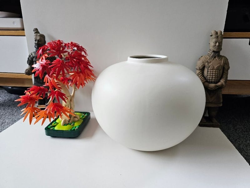 "Olwen" Ceramic Vase/ Flat Glaze in "Bone" = Soft White. As New. Carousel 1