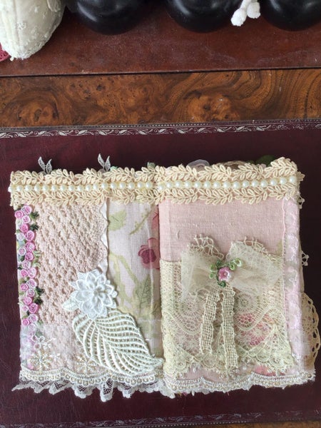 Vintage Heirloom Keepsake Book Carousel 2