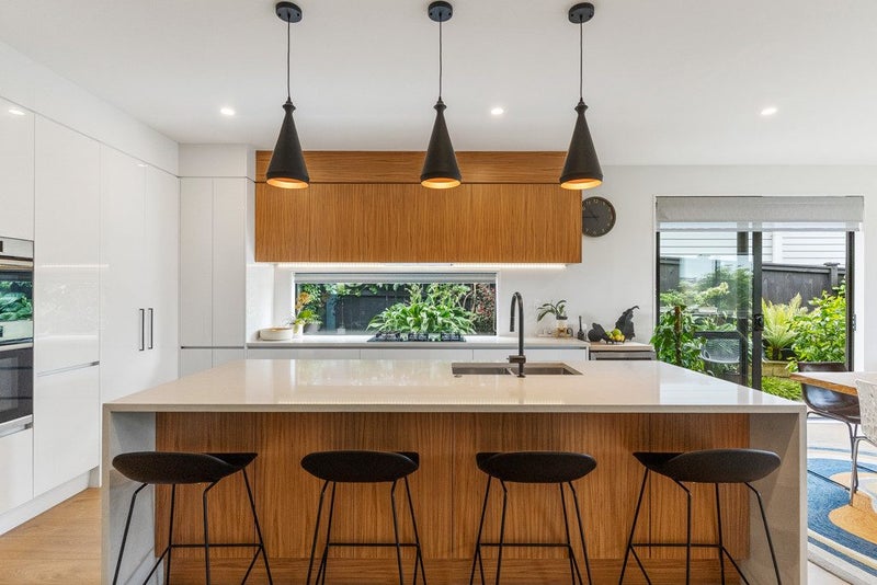 RARE SINGLE-LEVEL STUNNER IN LONG BAY!64595689235201112