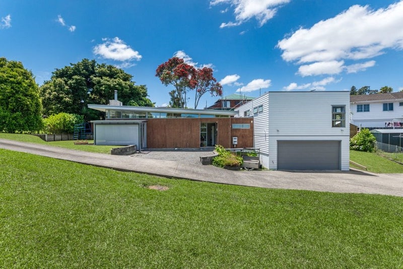 Mount Roskill, 5 bedrooms64595100144131111
