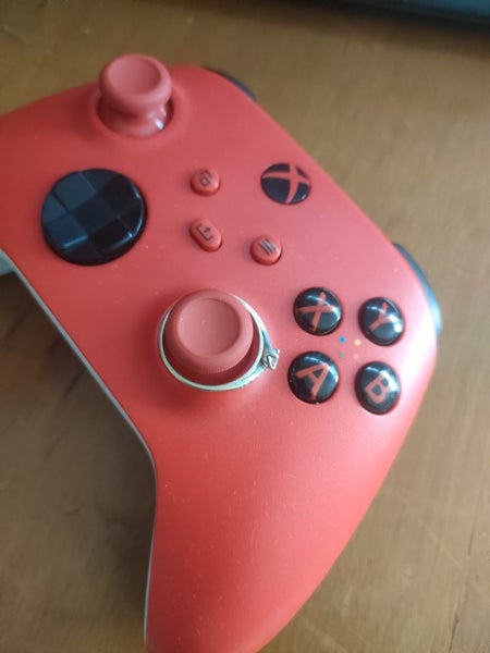 9CT Gold - 11 diamond ring ??64595346338946113