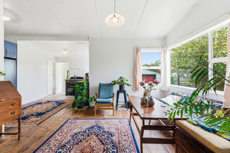 Character Villa on a Classic Quarter Acre!!64595591146114112