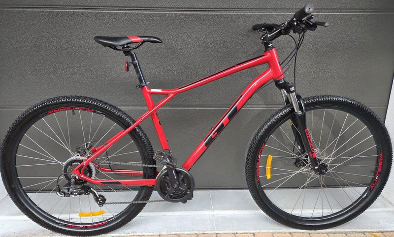 GT Aggressor - Large Frame - Good Condition Carousel 1