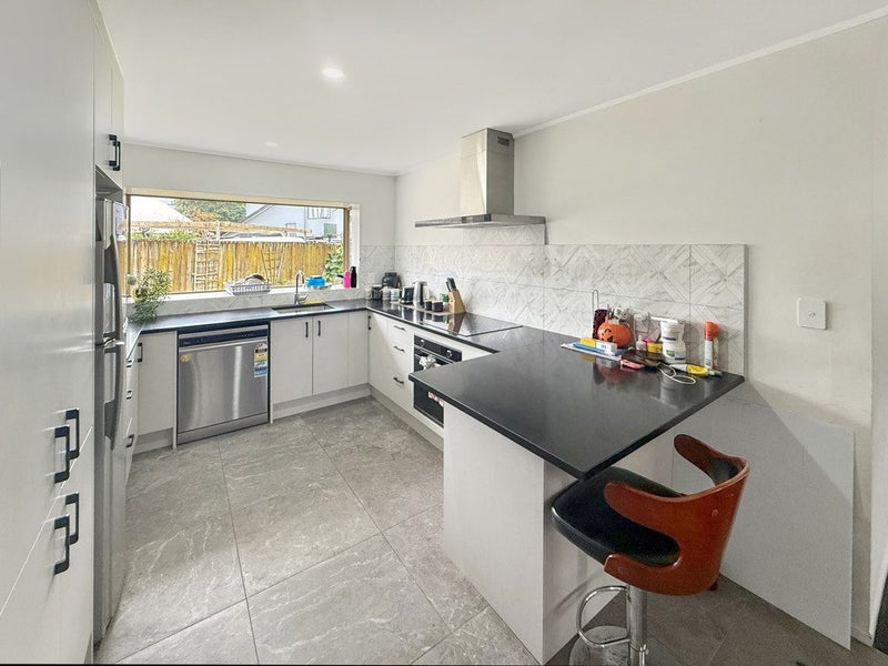 Favona, 3 bedrooms64596678399875111