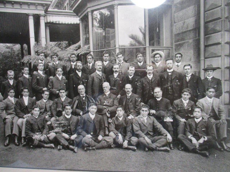 Old group photo, framed behind glass. Islanders or Maoris plus a few pakehas. Carousel 1