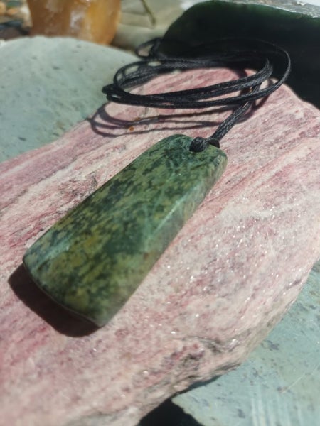 Pounamu Greenstone Pendant - Toki Carousel 2